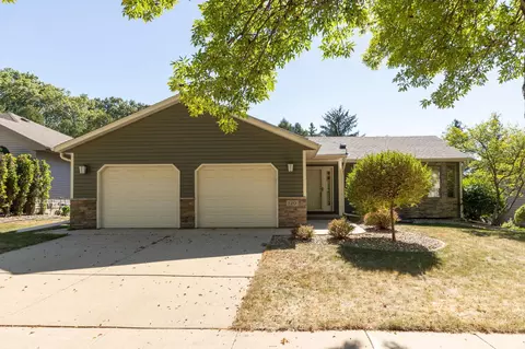 120 River Ct NE, Rochester, MN 55906