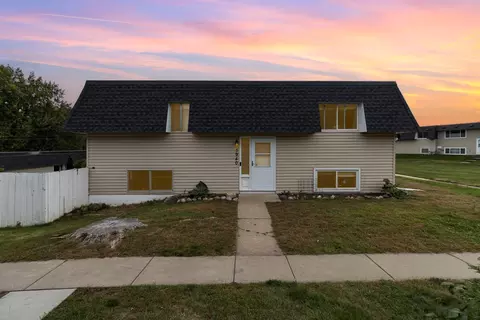 3940 Upper 75th St E, Inver Grove Heights, MN 55076
