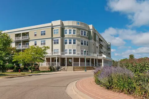 114200 Hundertmark Rd #213, Chaska, MN 55318