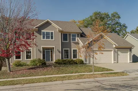 2930 Stone Park Dr NE, Rochester, MN 55906
