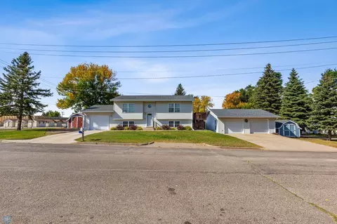 550 8th Ave SE, Valley City, ND 58072