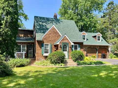 101 Allen Pl, Maplewood, MN 55117