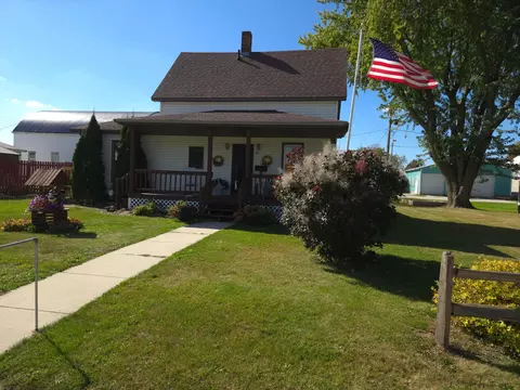 105 Locust St N, Mabel, MN 55954