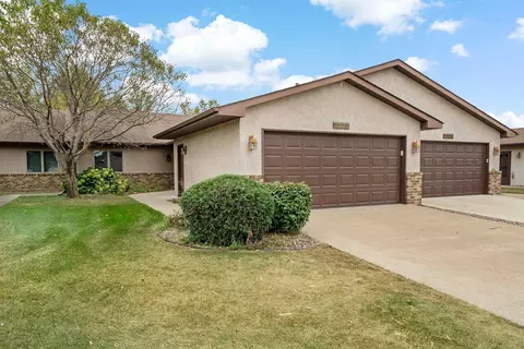 2232 Vierling Dr E, Shakopee, MN 55379