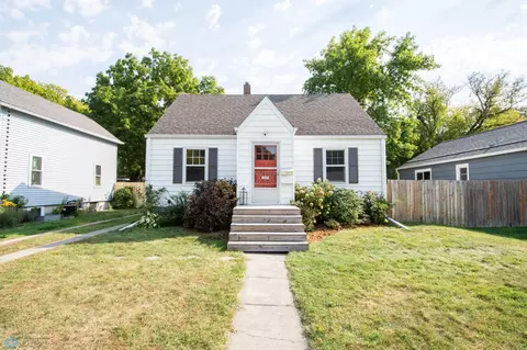 220 14th St S, Moorhead, MN 56560