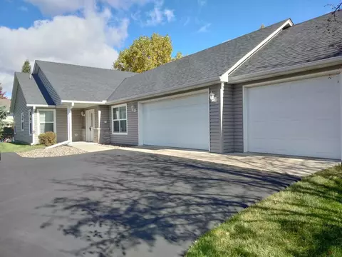 1855 Pioneer Ln, Hugo, MN 55038