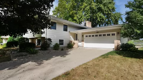 4519 Heritage Hills Cir, Minneapolis, MN 55437