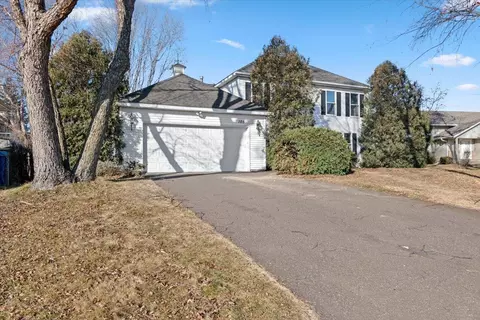 105 Dylan Ct, Mahtomedi, MN 55115