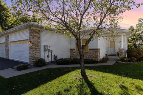 7593 5th St N, Oakdale, MN 55128
