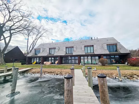 405 Lake St, Excelsior, MN 55331