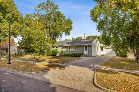 417 24th Ave N, Fargo, ND 58102
