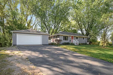 6819 11th St N, Oakdale, MN 55128