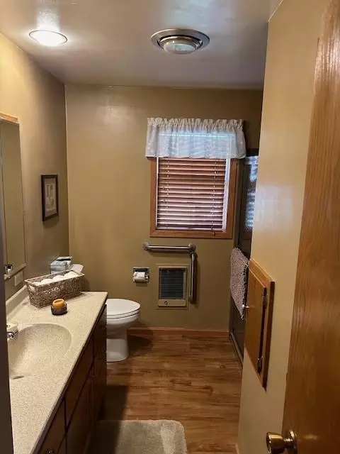 Bath - 456 Cedar Ave, Westbrook, MN 56183 photo 1 of 2