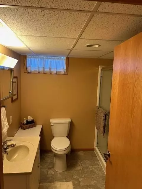 Bath - 456 Cedar Ave, Westbrook, MN 56183 photo 2 of 2