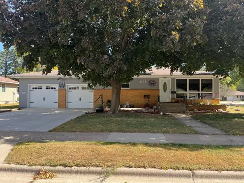 951 S Prairie Ave, Fairmont, MN 56031