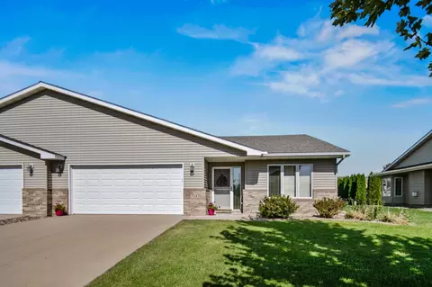 724 Escalade Ln SE, Owatonna, MN 55060