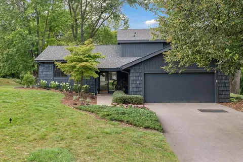 9490 Leaftop Cir, Eden Prairie, MN 55347