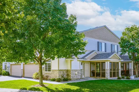 9160 Fox Ct, Victoria, MN 55386