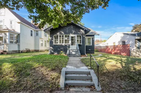 887 Lawson Ave E, Saint Paul, MN 55106