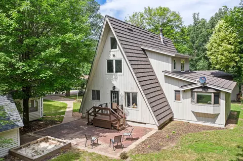 1813 Oak Ridge Dr, New Richmond, WI 54017