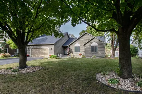 2218 Northridge Dr, North Mankato, MN 56003