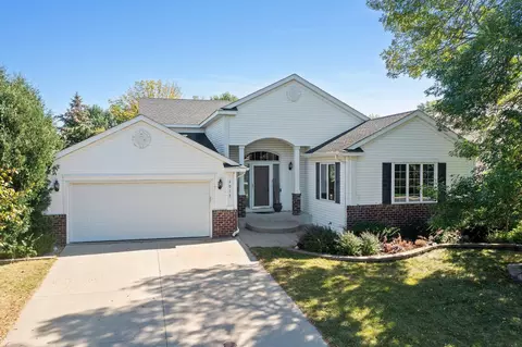 2013 Cardinal Dr, Shakopee, MN 55379