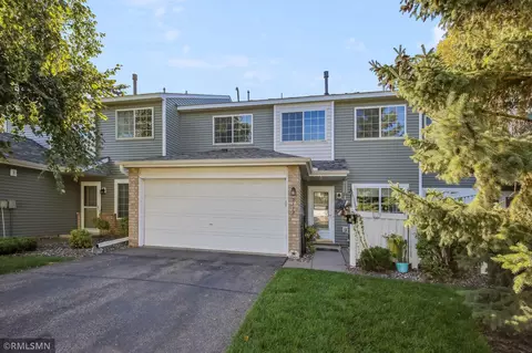 2137 Grenadier Ave N, Oakdale, MN 55128
