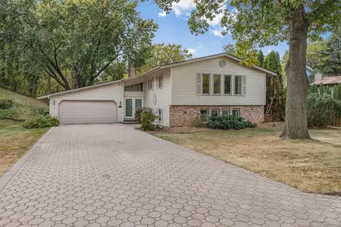 2975 Torchwood Dr, New Brighton, MN 55112