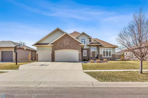 6077 27th St S, Fargo, ND 58104