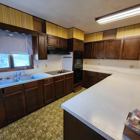 403 E Fairview Ave, Olivia, MN 56277 photo 9