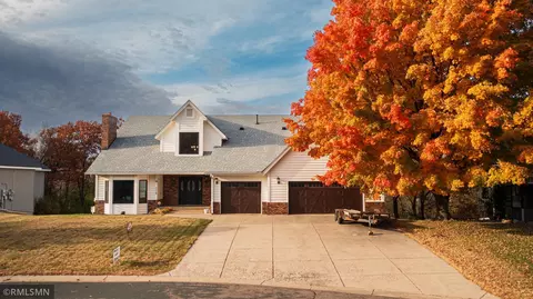 712 Stonewood Rd, Eagan, MN 55123