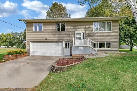 720 4th St W, Holdingford, MN 56340