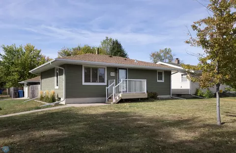 302 2nd St NW, Dilworth, MN 56529