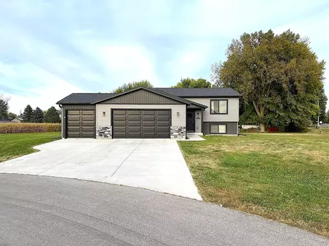 10 Sunset Blvd, Elgin, MN 55932