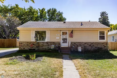 2010 11th Ave S, Fargo, ND 58103