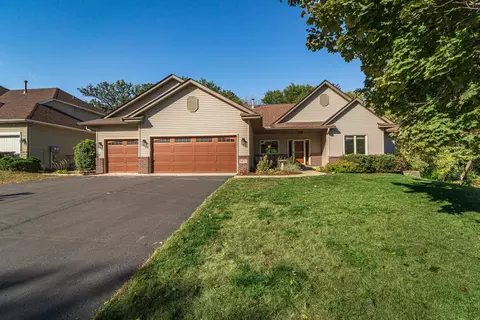 9472 Creek Ridge Ln, Savage, MN 55378