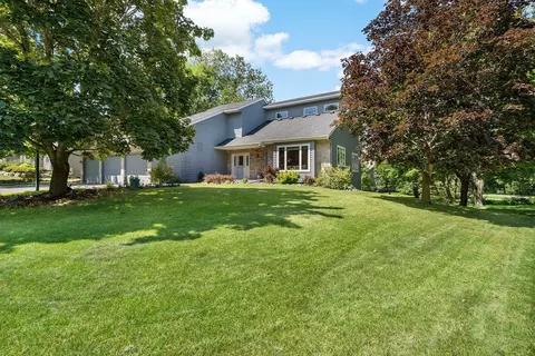 6250 Ginger Dr, Eden Prairie, MN 55346