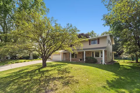 2610 Oak Dr, White Bear Lake, MN 55110