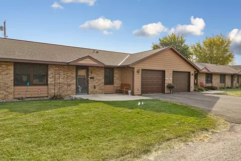 350 22nd St SE #122, Owatonna, MN 55060