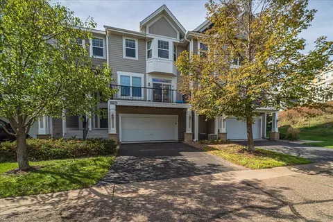 15588 Eagles Nest Way #302, Apple Valley, MN 55124