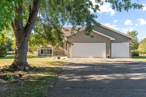 21050 W Linwood Dr NE, Wyoming, MN 55092