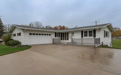852 E University St, Owatonna, MN 55060