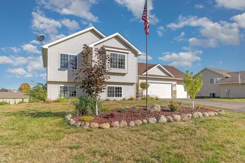 1012 Sunrise Ln, Belle Plaine, MN 56011