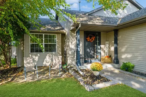 3800 Benjamin Dr, Woodbury, MN 55125