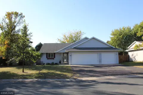 988 7th Ave NW, Hutchinson, MN 55350