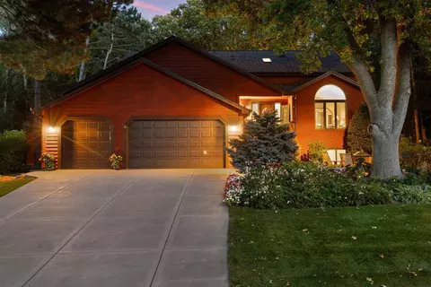 15860 Garden View Ct, Apple Valley, MN 55124