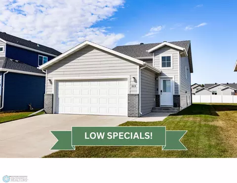 313 7th St E, Horace, ND 58047