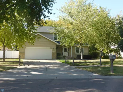 3435 22nd St S, Fargo, ND 58104