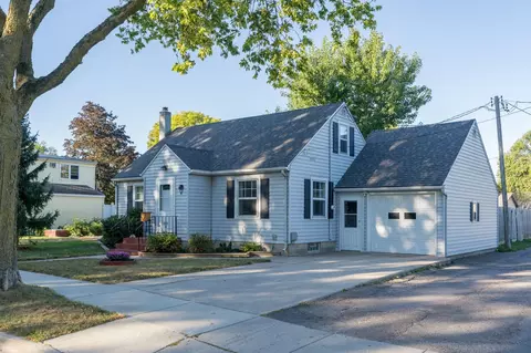 211 Cornelia St, North Mankato, MN 56003