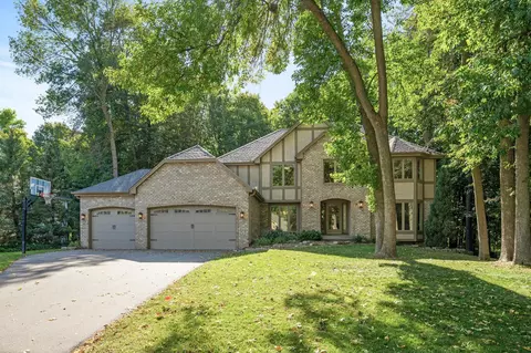19555 Silver Lake Trl, Shorewood, MN 55331